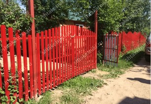 Забор евроштакетник горокой в Нарьян-Маре цвет рубин